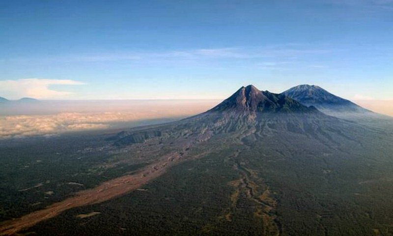 Adventure Indonesia dan travel Indonesia, paket wisata gunung Slamet mt