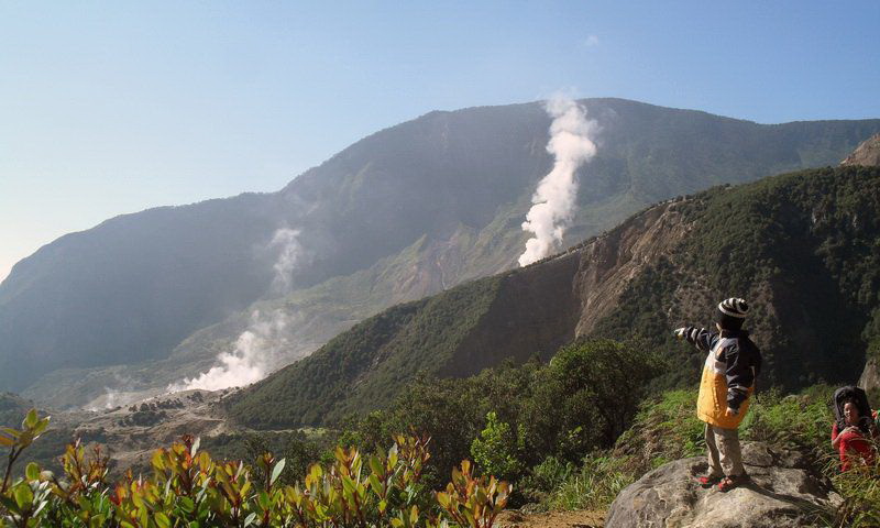 Adventure Indonesia Gunung Papandayan-pendaki cilik