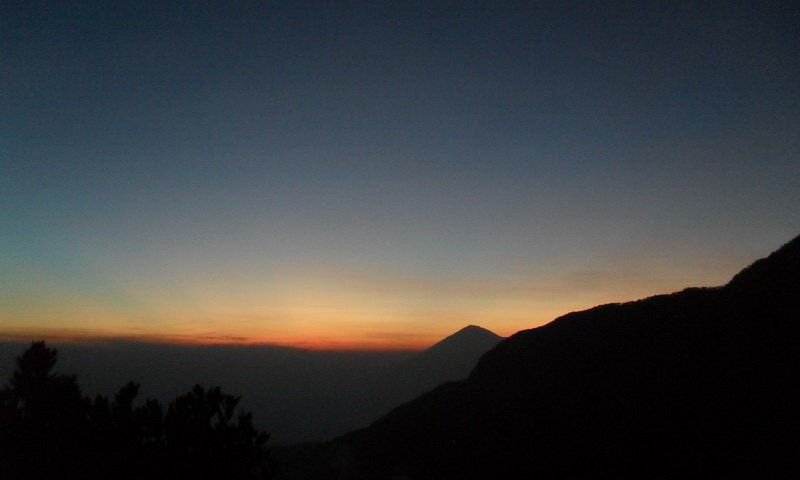 Adventure Indonesia Gunung Papandayan-sunset