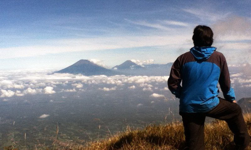 Adventure Indonesia Memandang gunung Merbabu