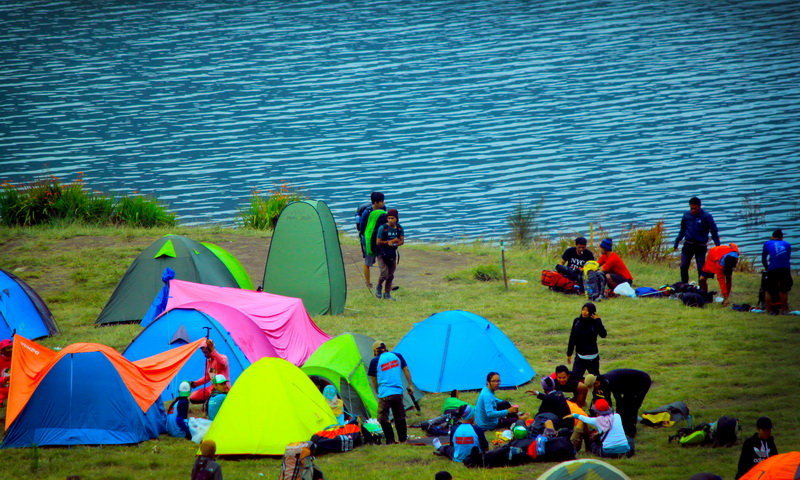 ekspedisi pendaki gunung taman nasional semeru camping