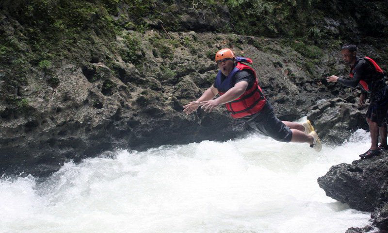 outbound melompat grand canyon