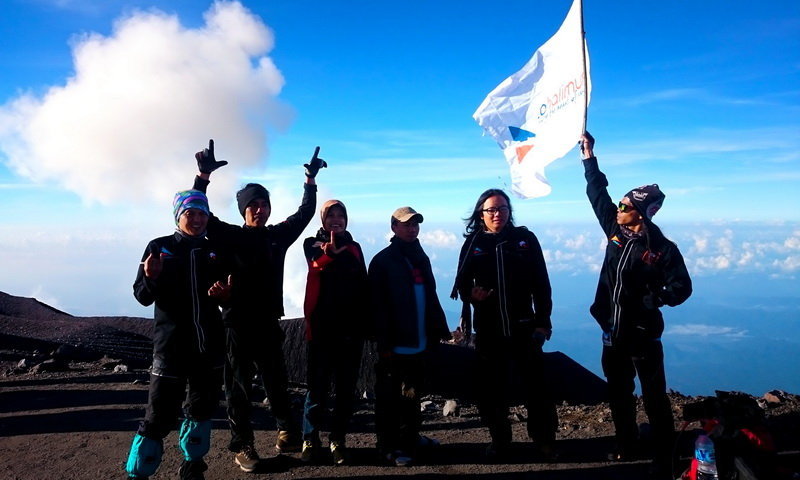 pendaki gunung taman nasional semeru malang