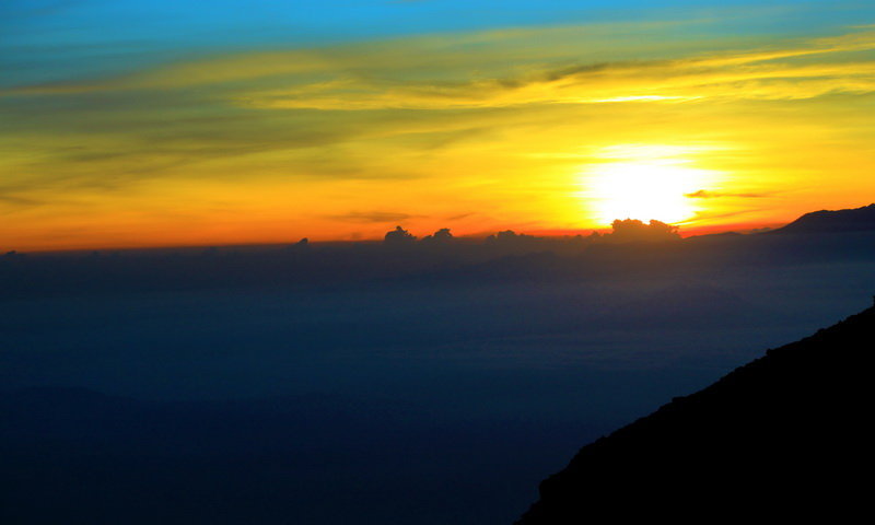 pendaki gunung taman nasional semeru terbit