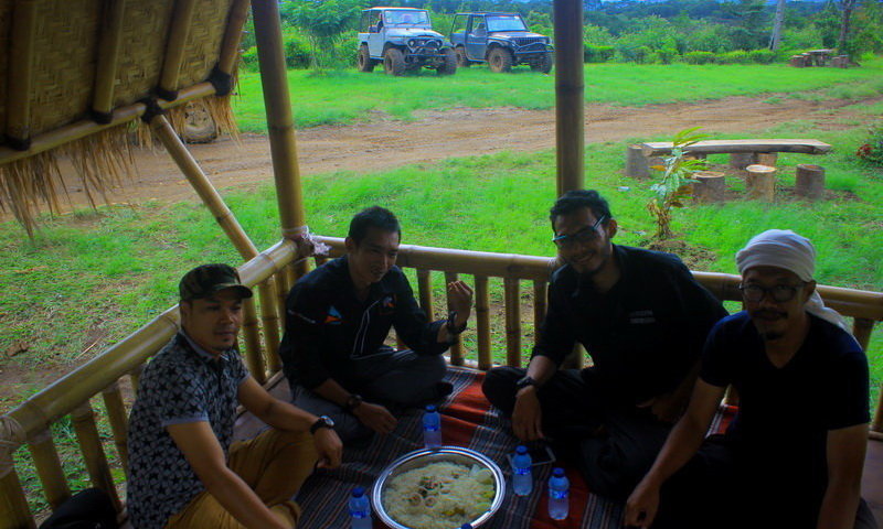 Makan bersama team Highland Bogor Puncak