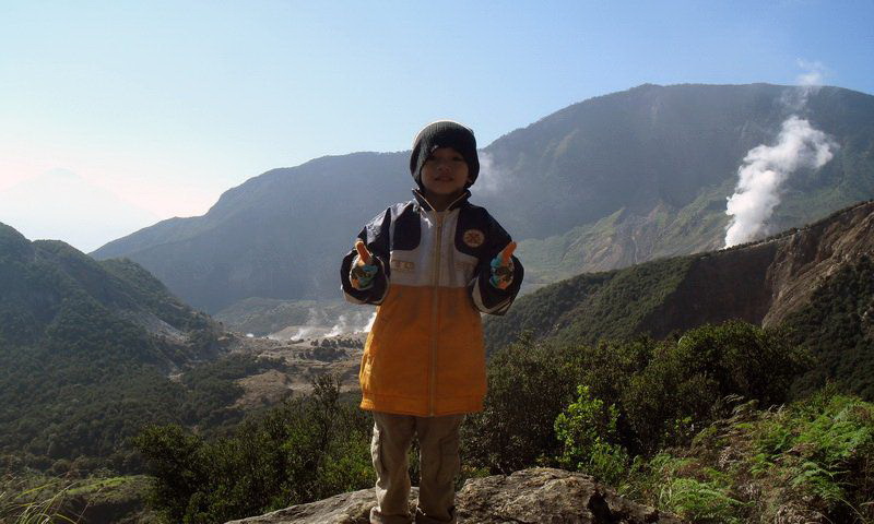 Adventure Indonesia the boy of Gunung Papandayan