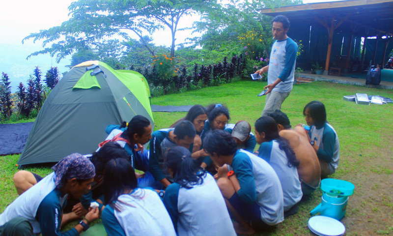 tim highland indonesia makan